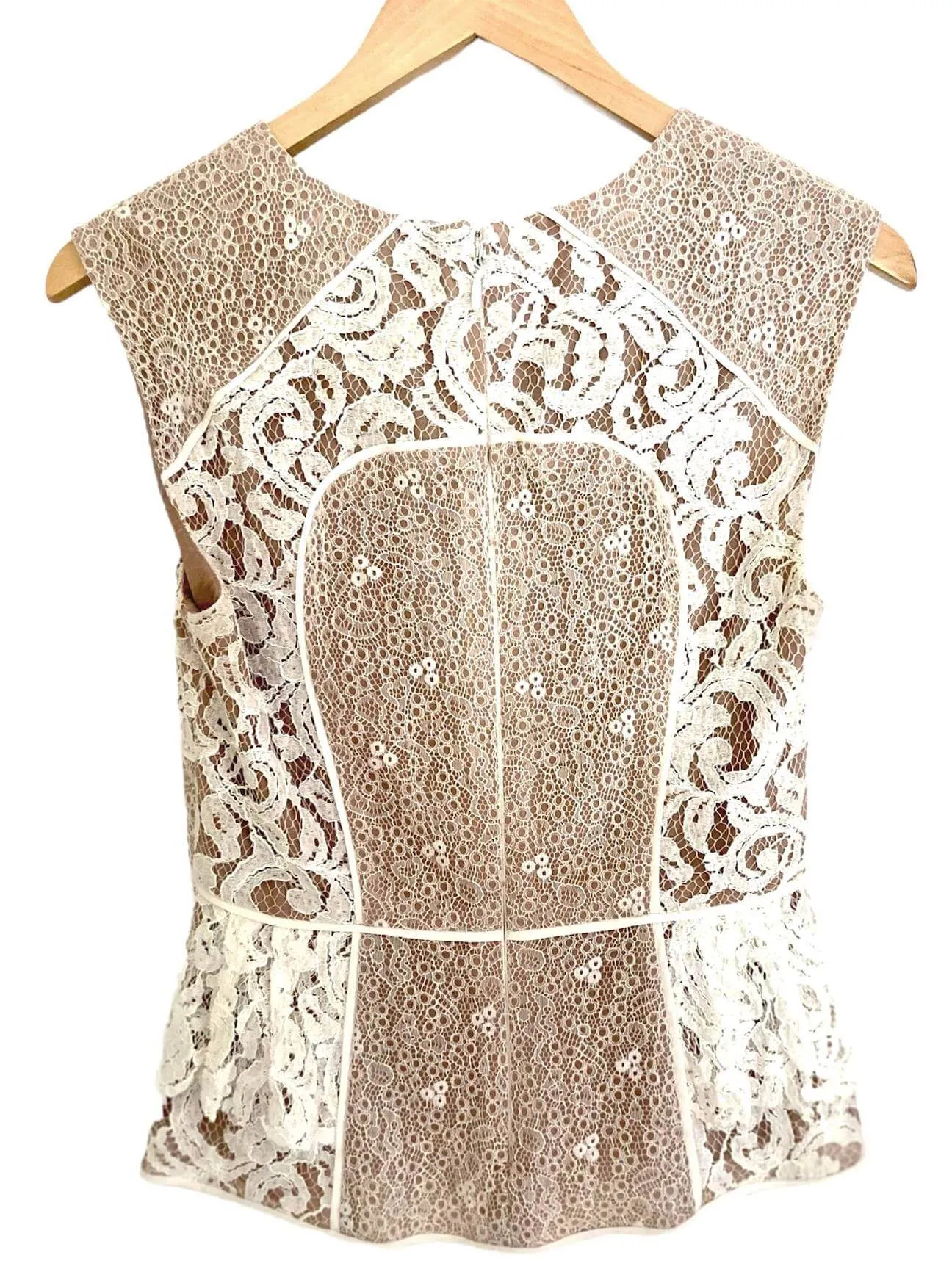 Soft Autumn Sleeveless Lace Top
